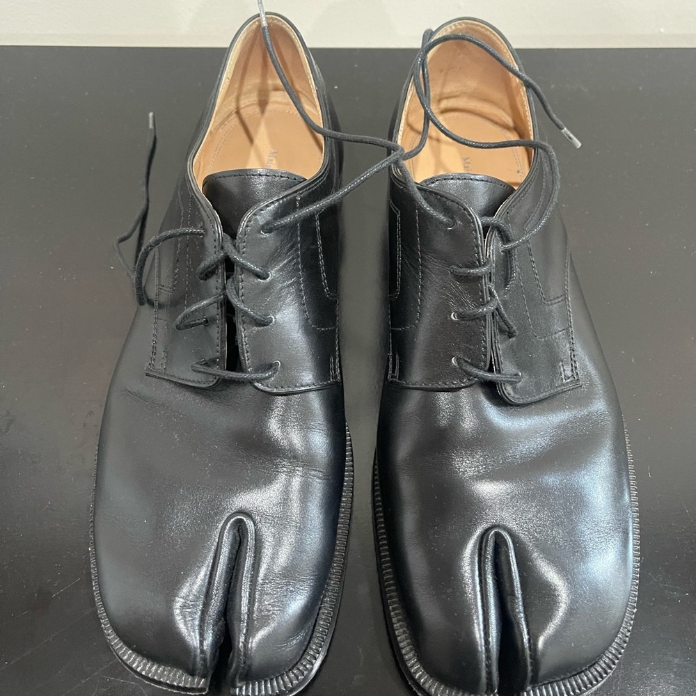 Maison Margiela Black Leather Tabi Lace-Up Shoe